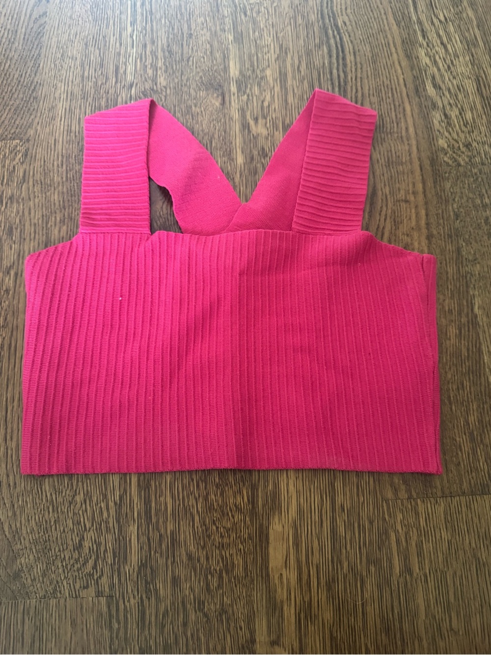 vestique Ribbed V-Neck Crop Tank - Pink